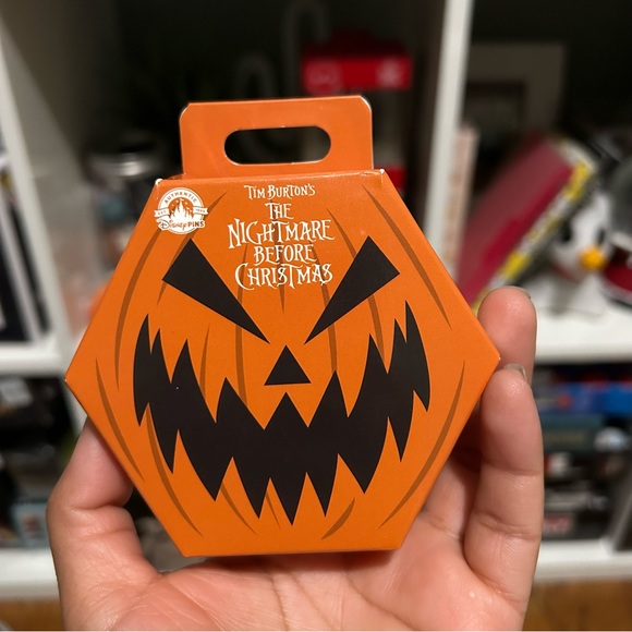 The Nightmare Before Christmas Pins/ Set of 5 - Picture 5 of 5